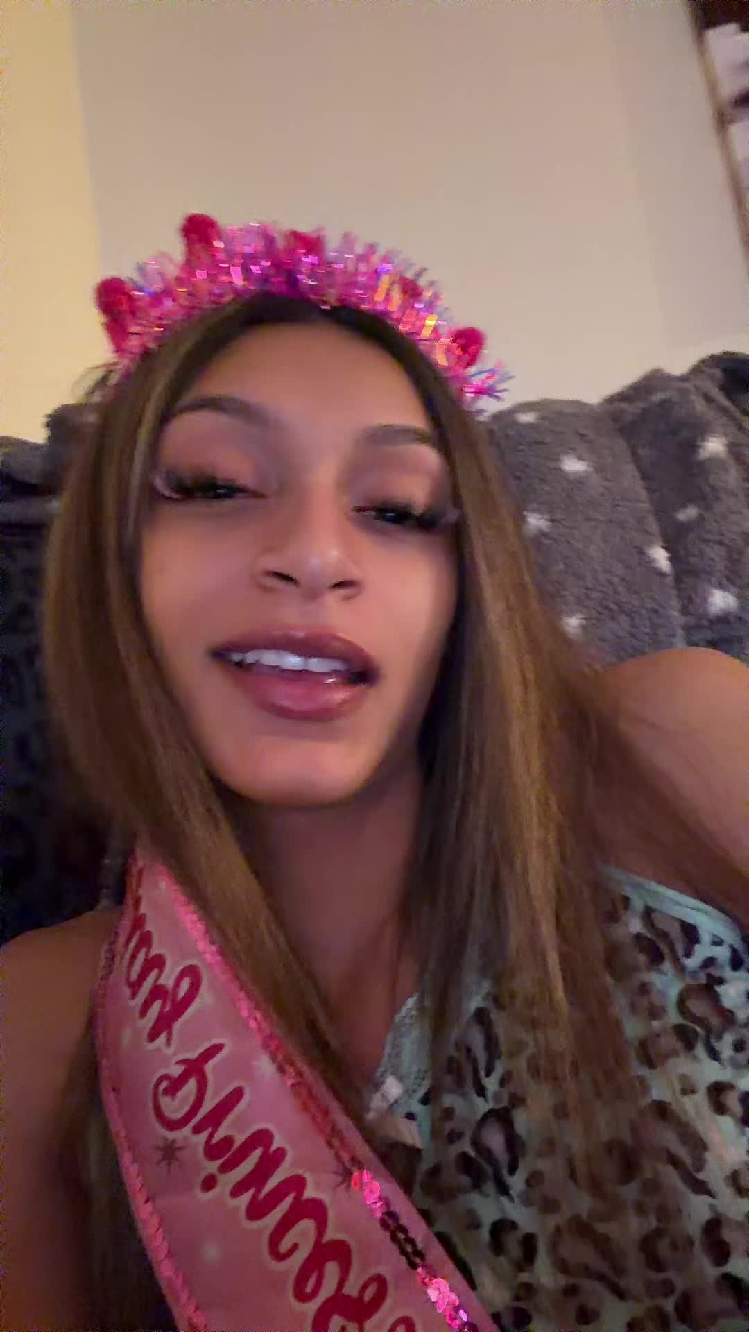 @carleeebaee