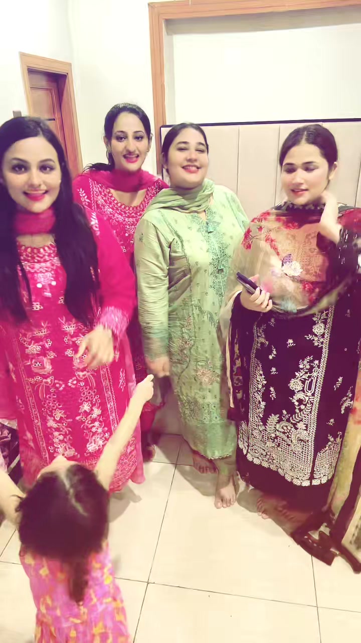 @✨Cute Sisters 💜💫