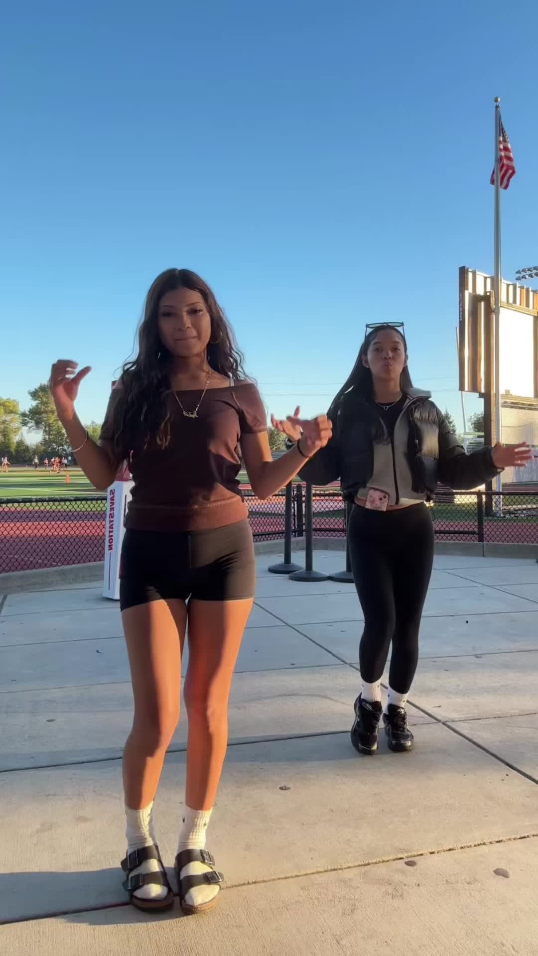 @valeslife_