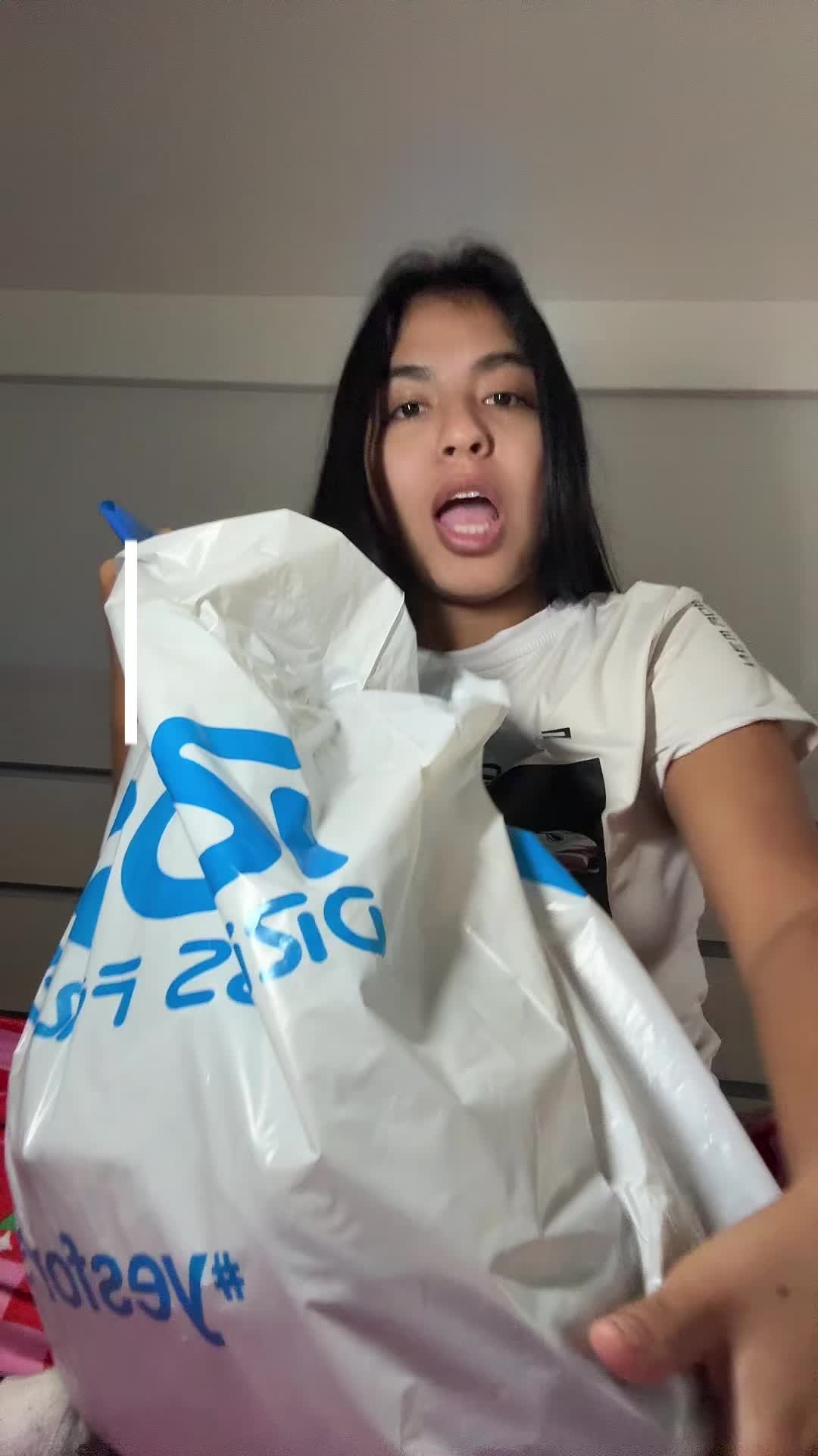 @mishellozaz