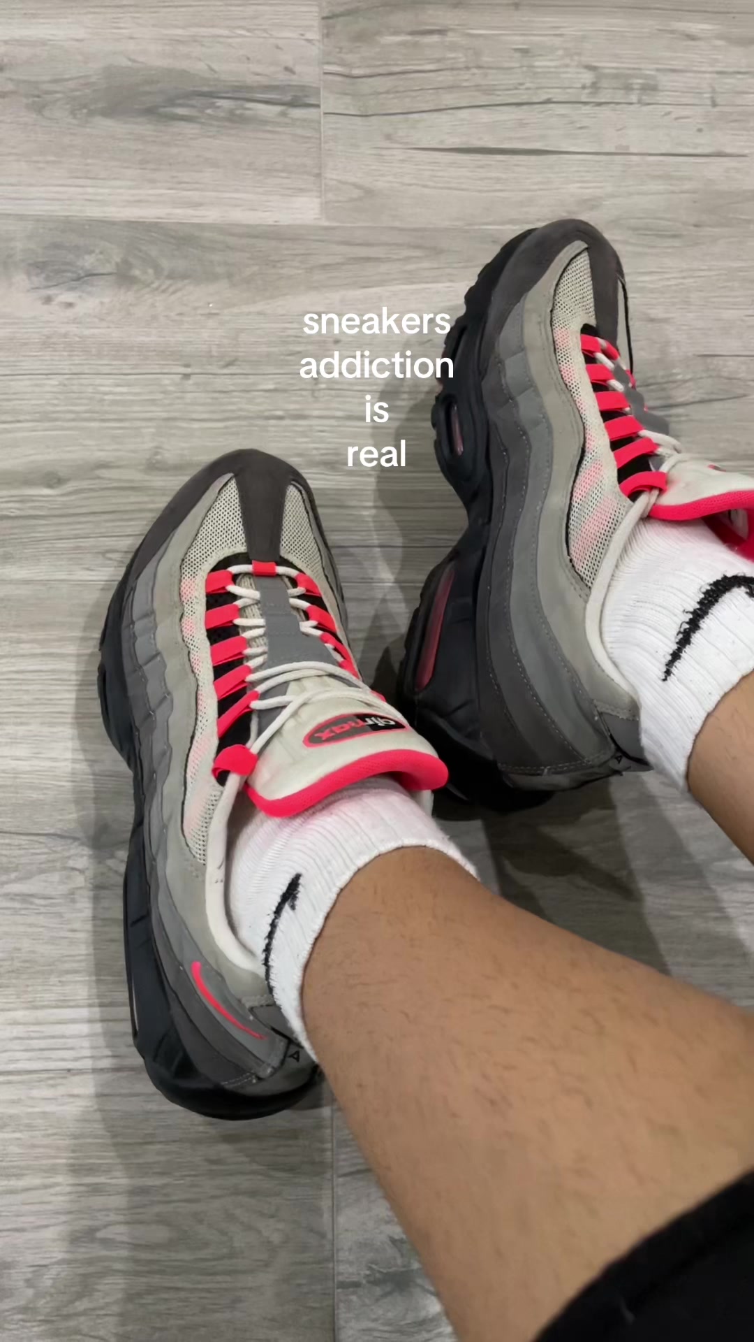 @atom👟