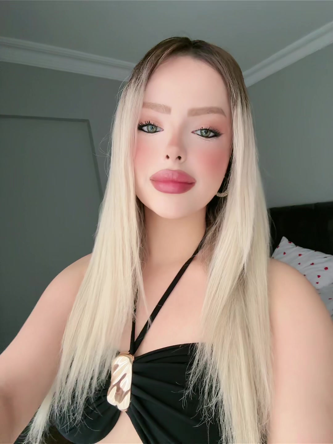 @𝐄🪶