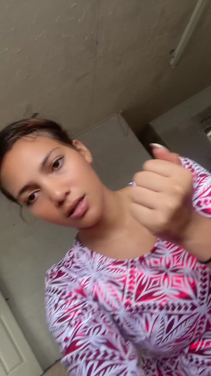 @Miss_halfcast๐ฎ๐น๐น๐ด