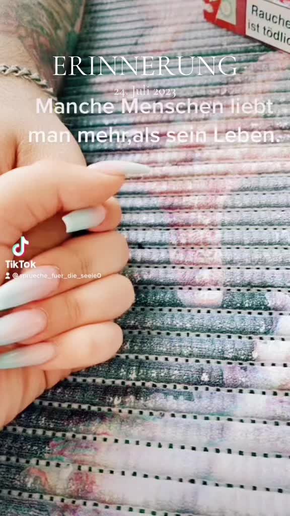 @Beccy🦋۶ৎ