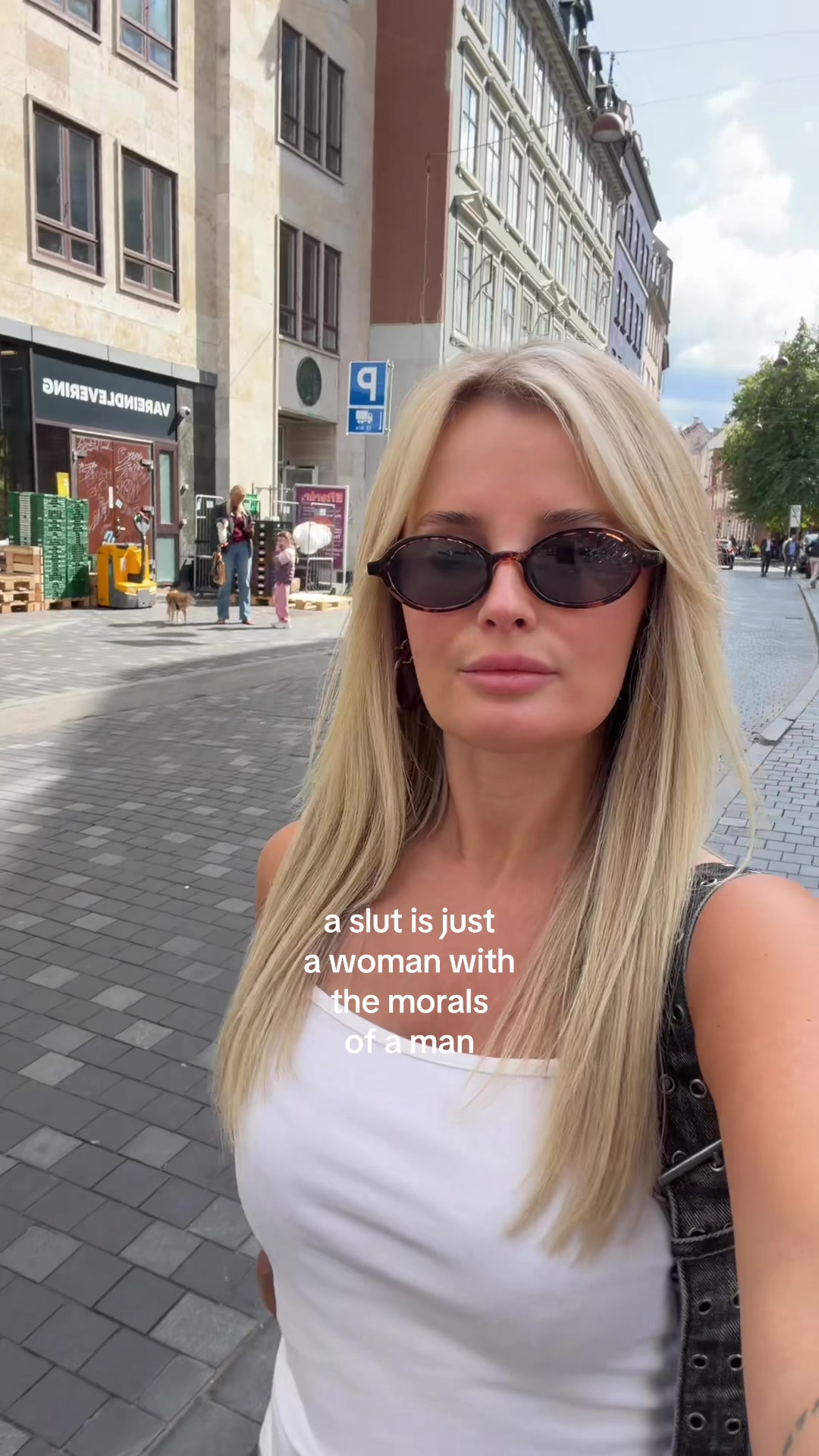 @AlexaChior