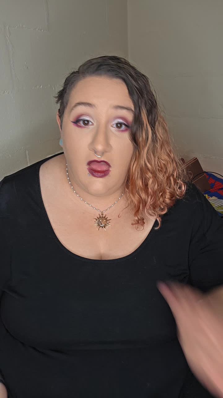 @_momma_wolf_