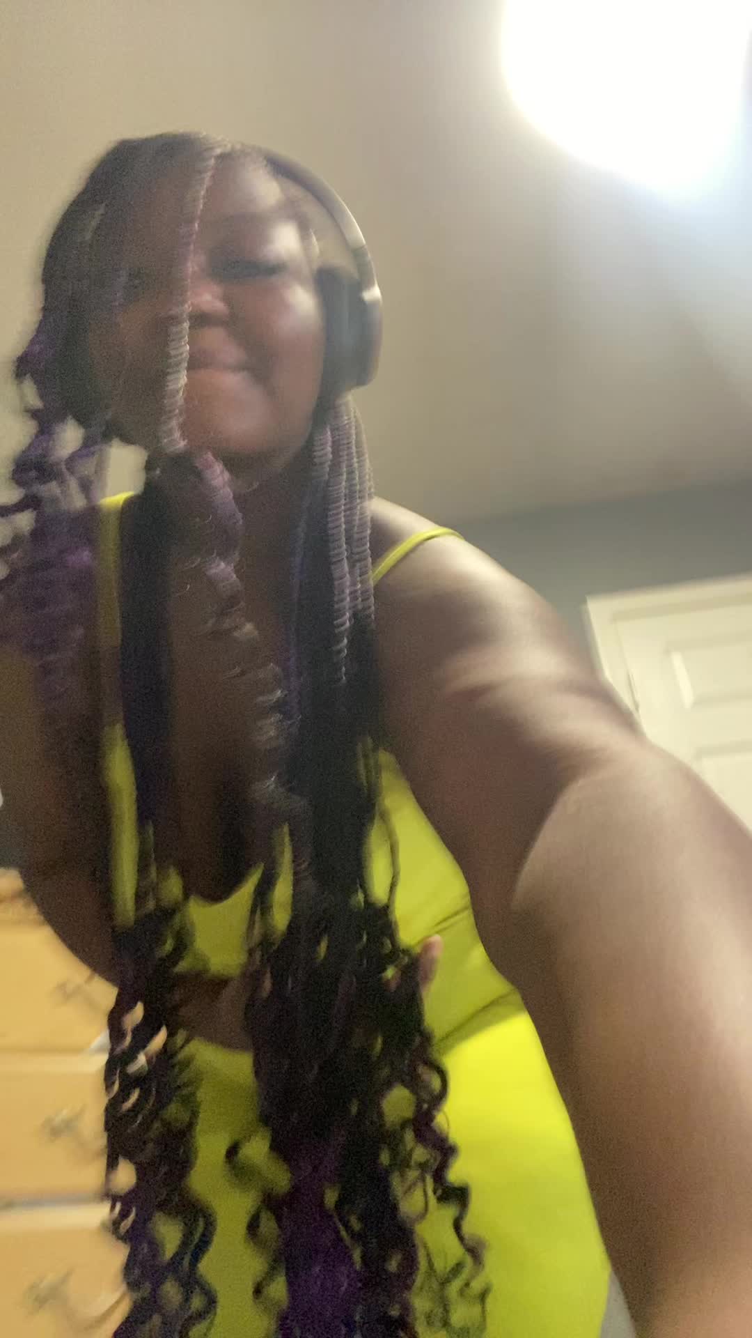 @liyah👩🏽&zwj;❤️&zwj;💋&zwj;👩🏾