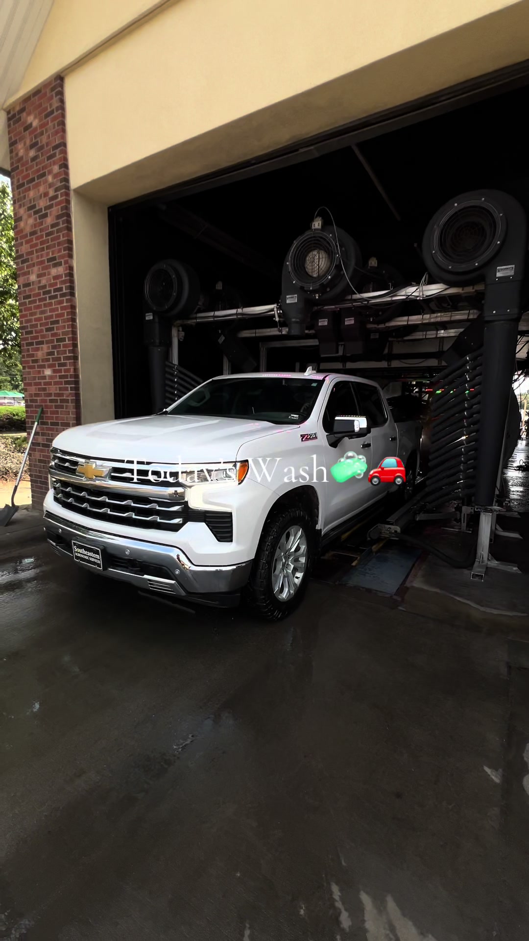 @Hugos Express Carwash 704