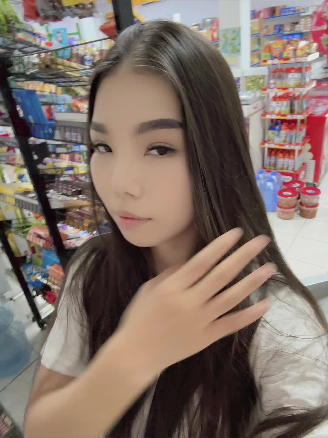 @Anelyaa