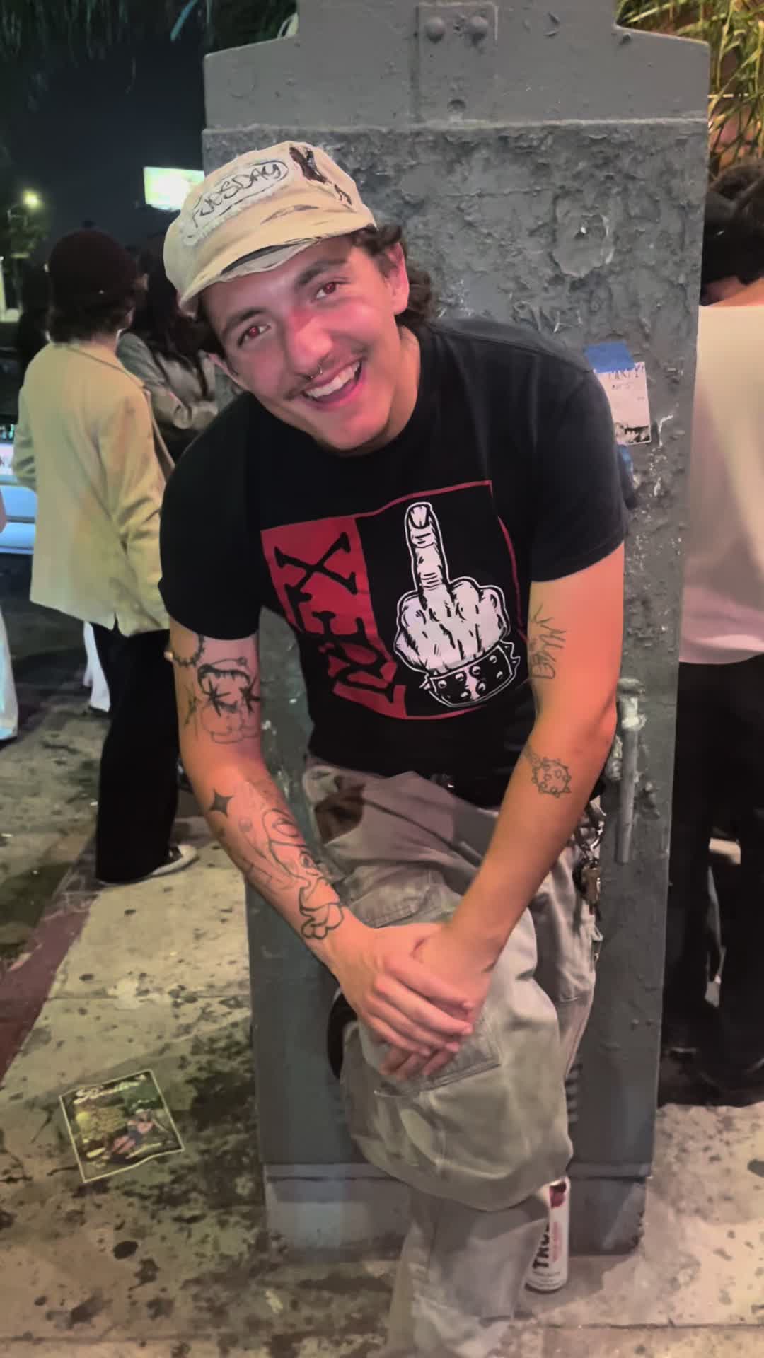 @༒