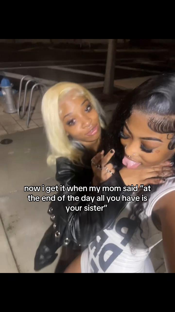 @👩🏽&zwj;❤️&zwj;💋&zwj;👩🏽