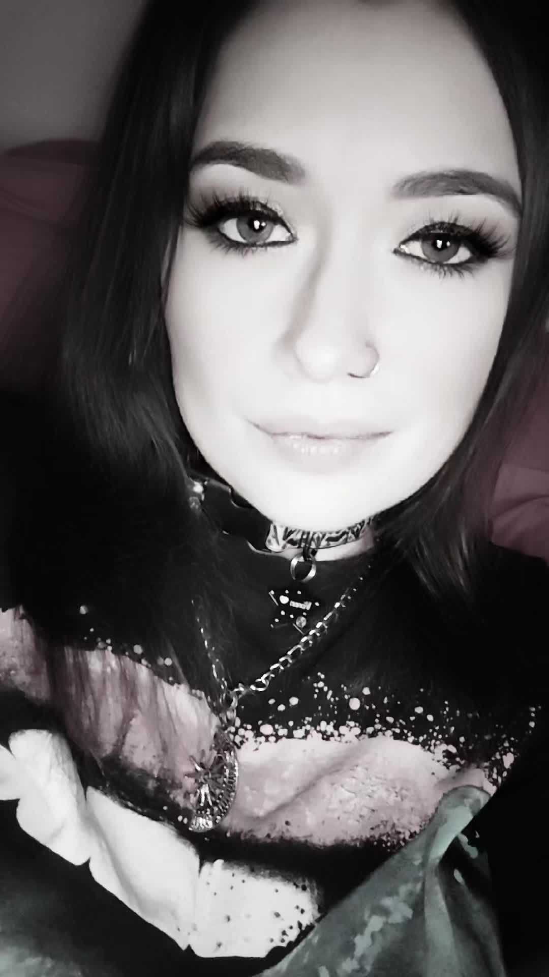 @🖤🩷EmoQueen🩷🖤