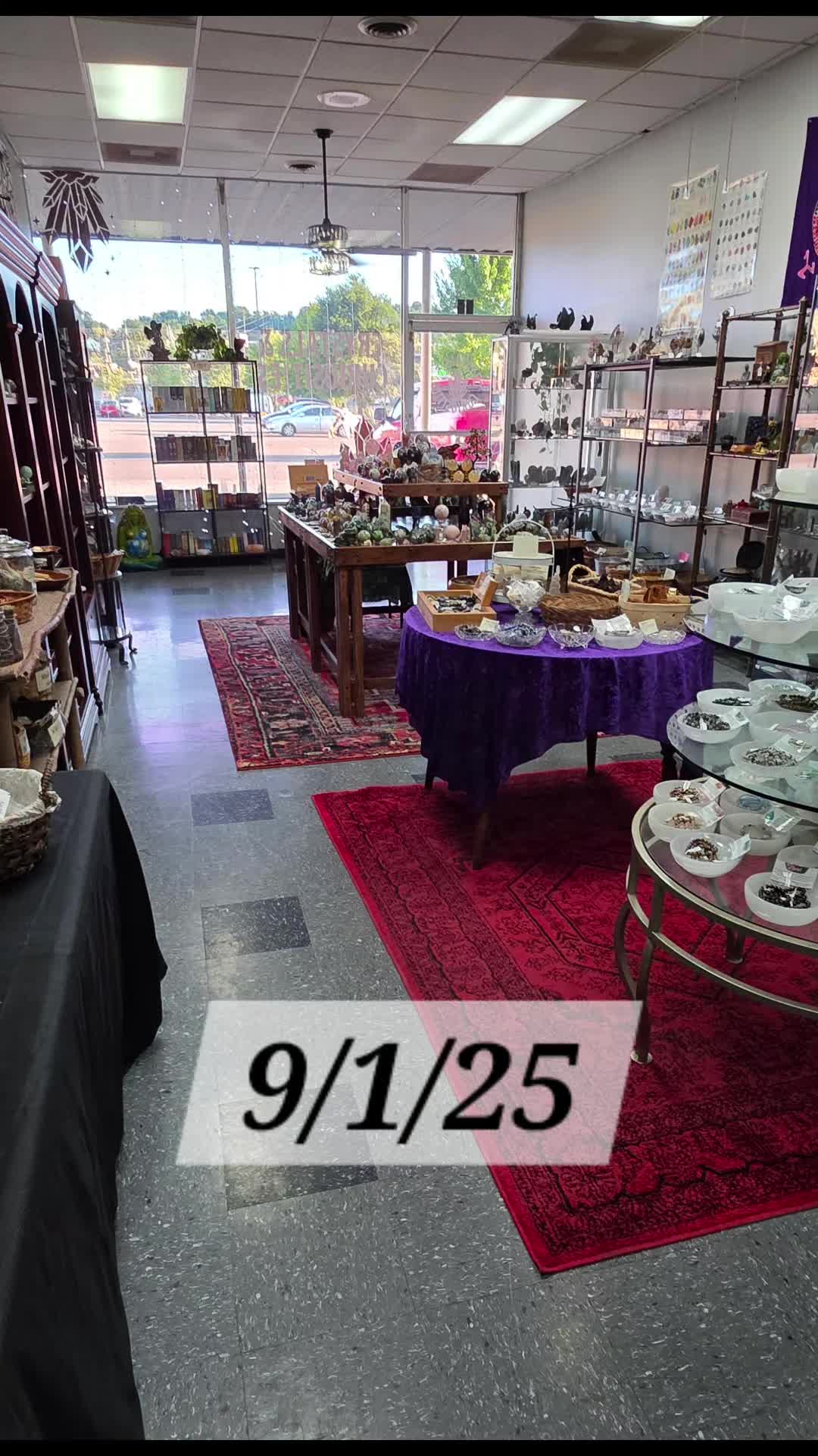 @Crystals & Curiosities
