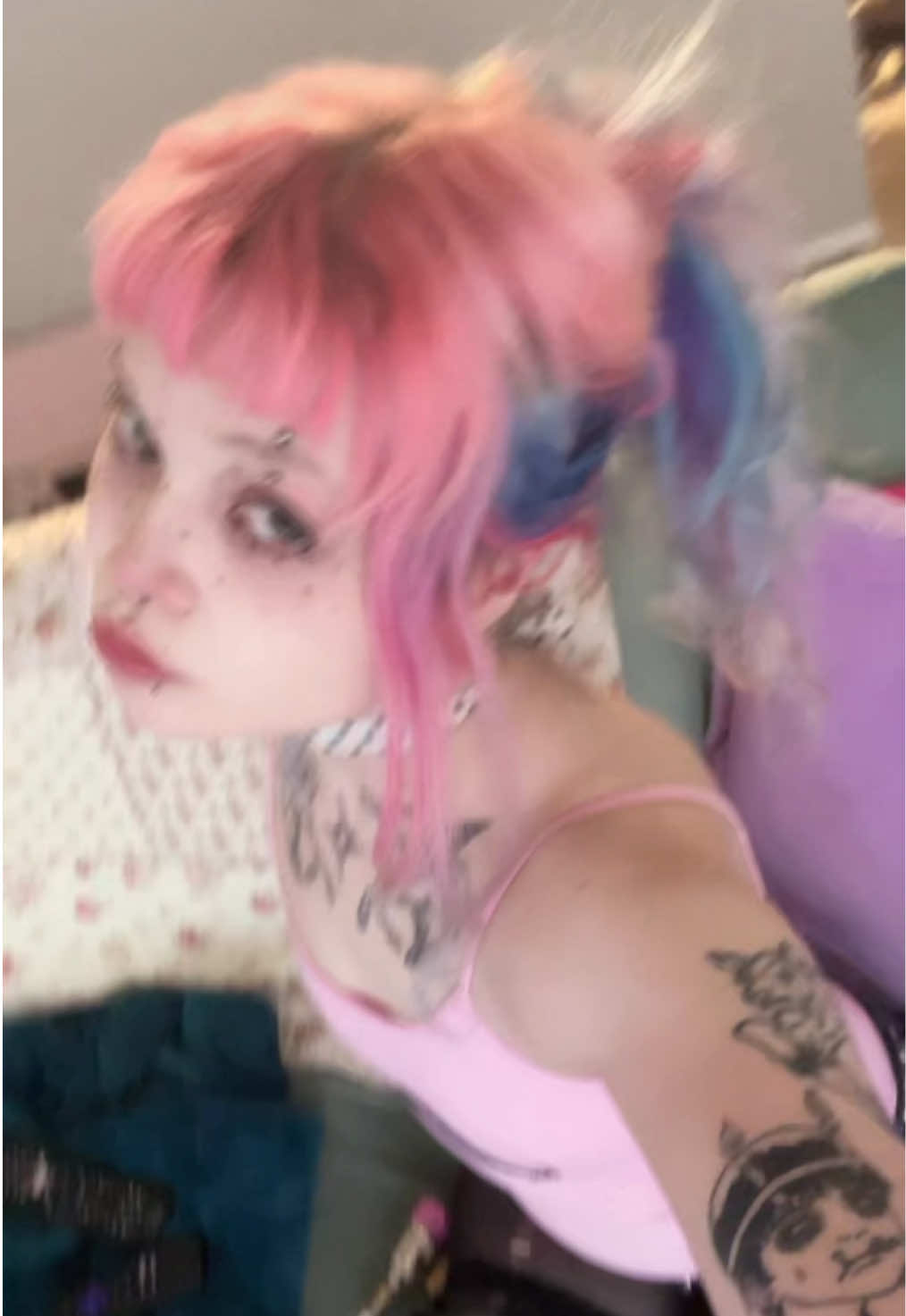@kneesock