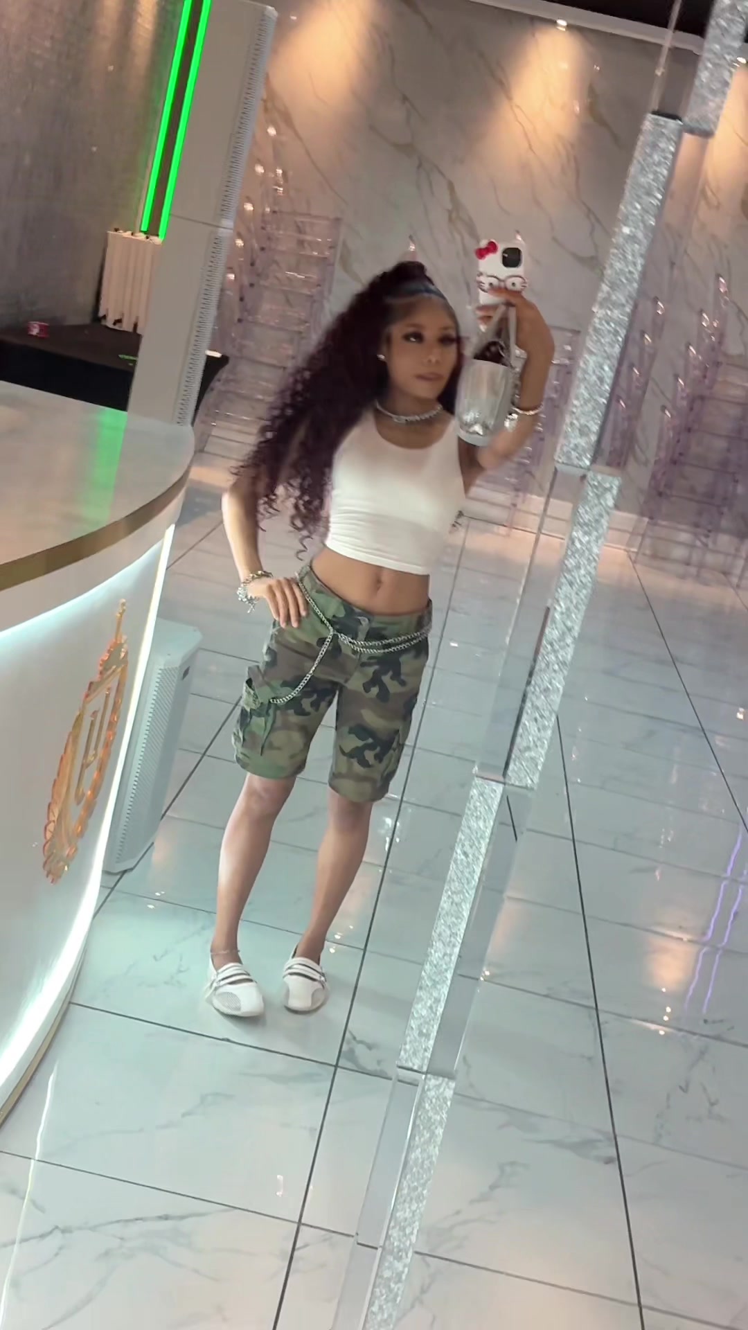 @𝐤𝐦𝐨𝐧𝐞𝐲