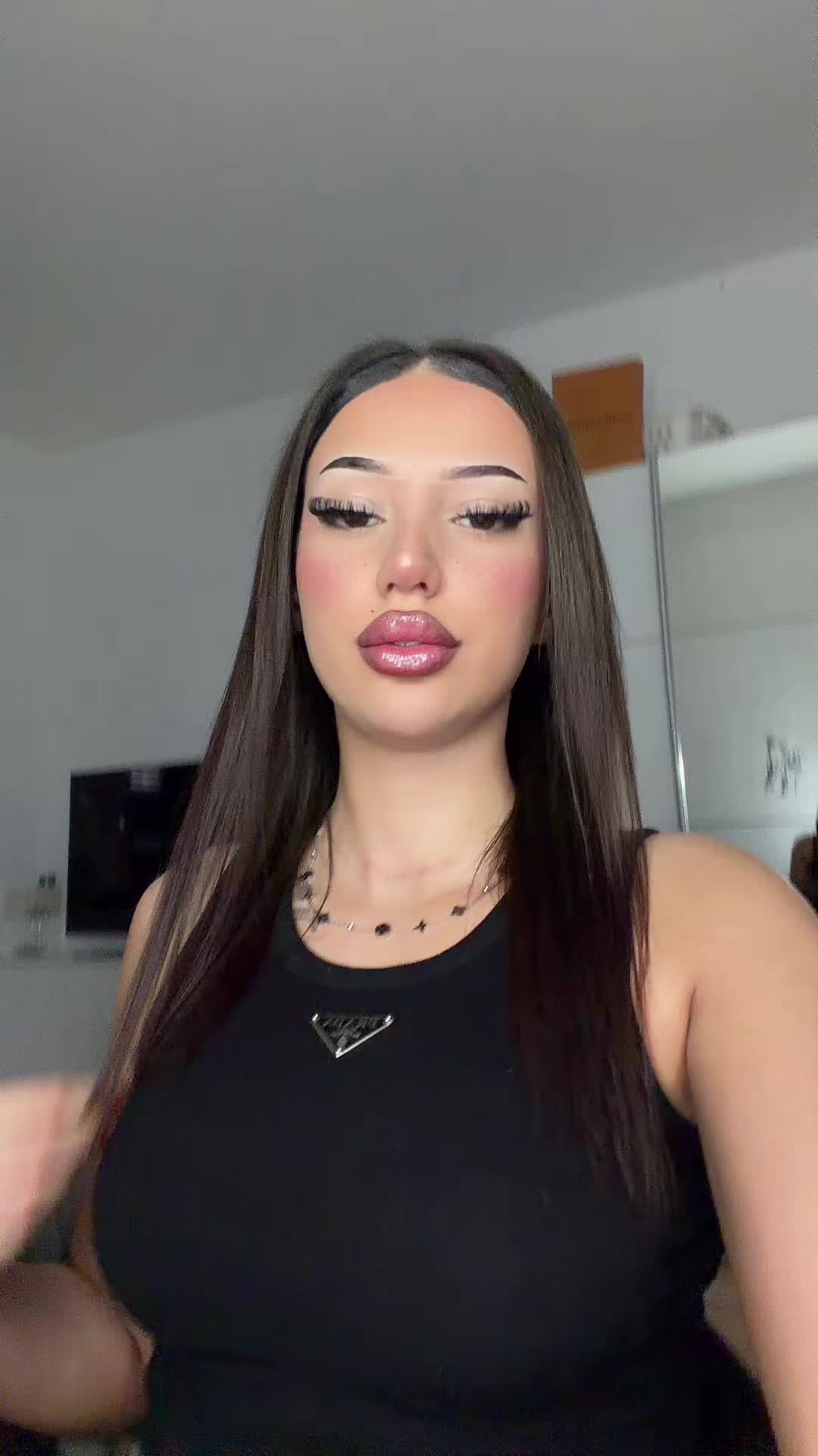 @chadia.mora