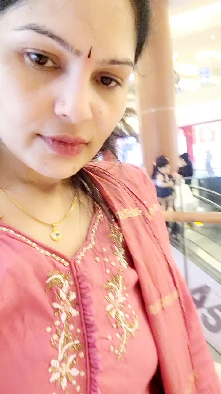 @DUBAI LO RADHA