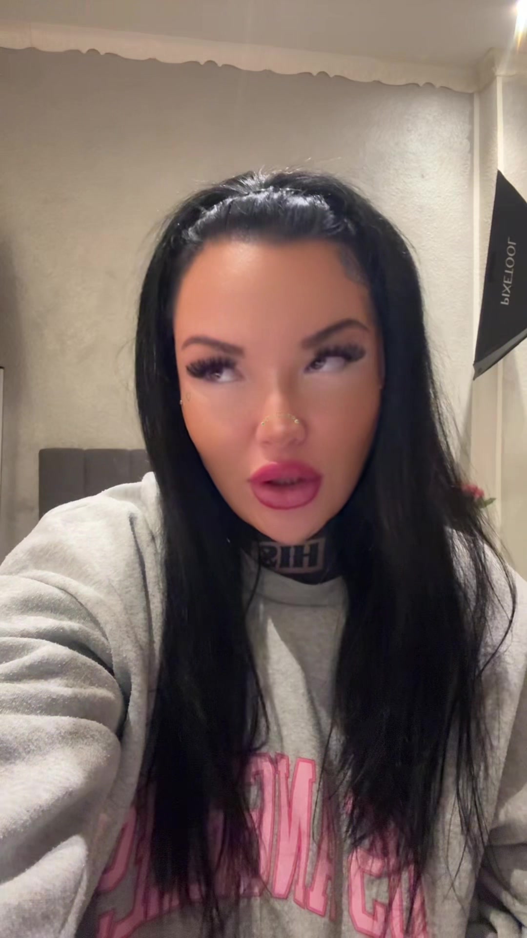 @_melinacurvesss_