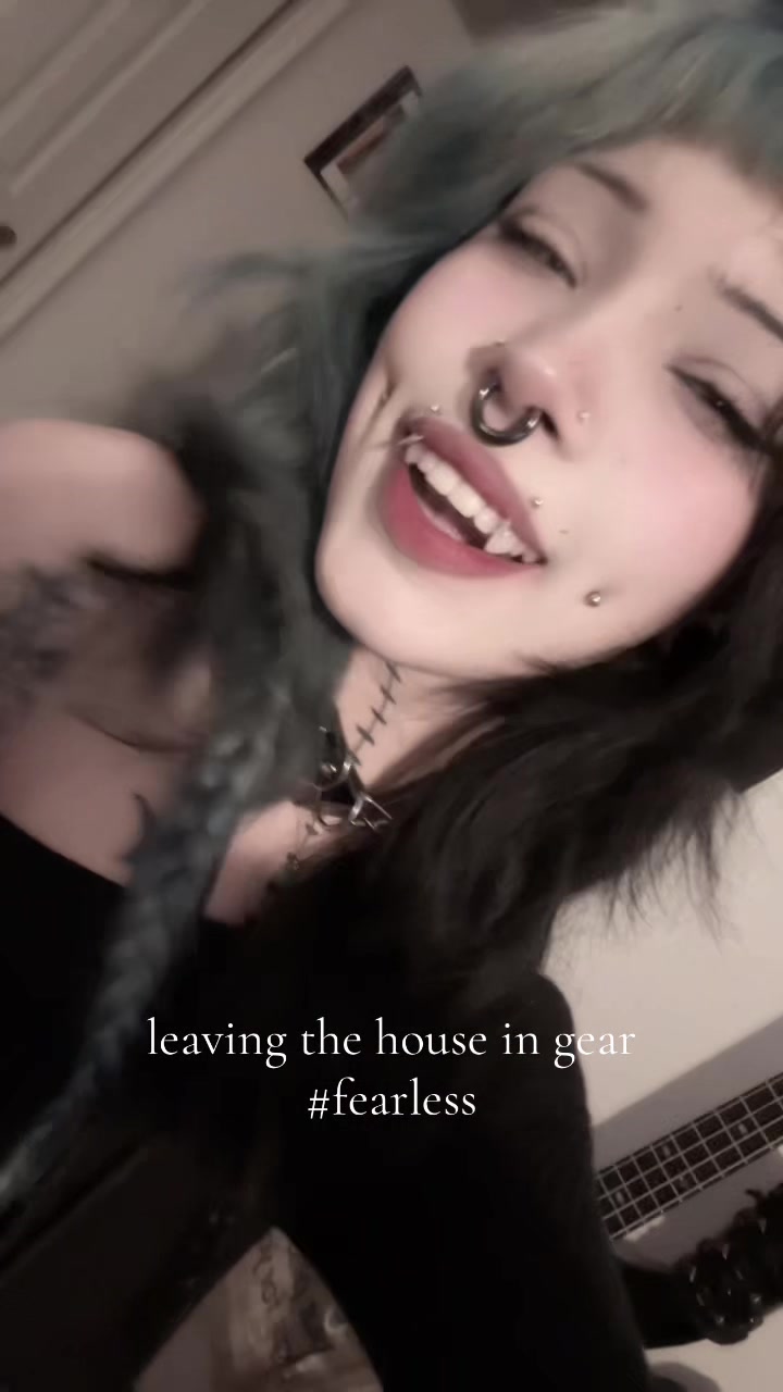 @𖤐