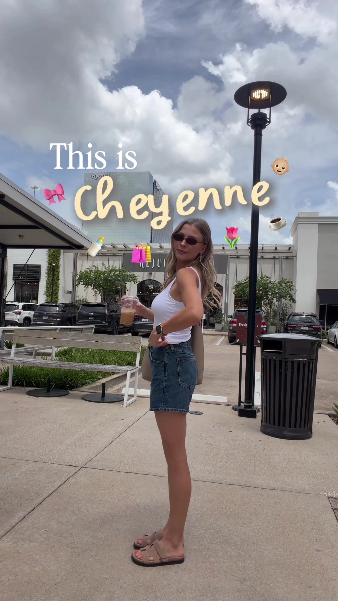 @Cheyenne | Mom Outfits