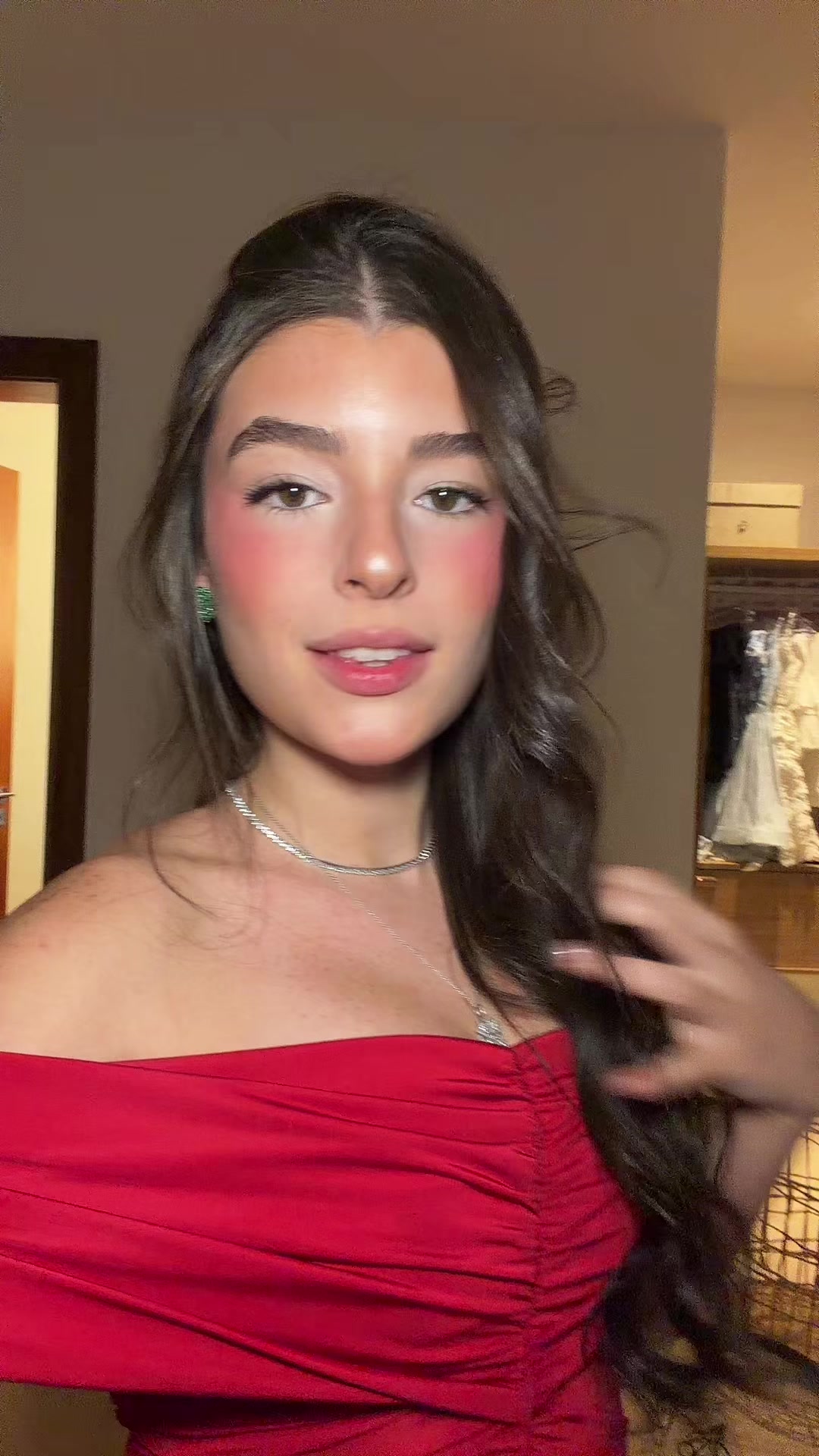 @:) laura
