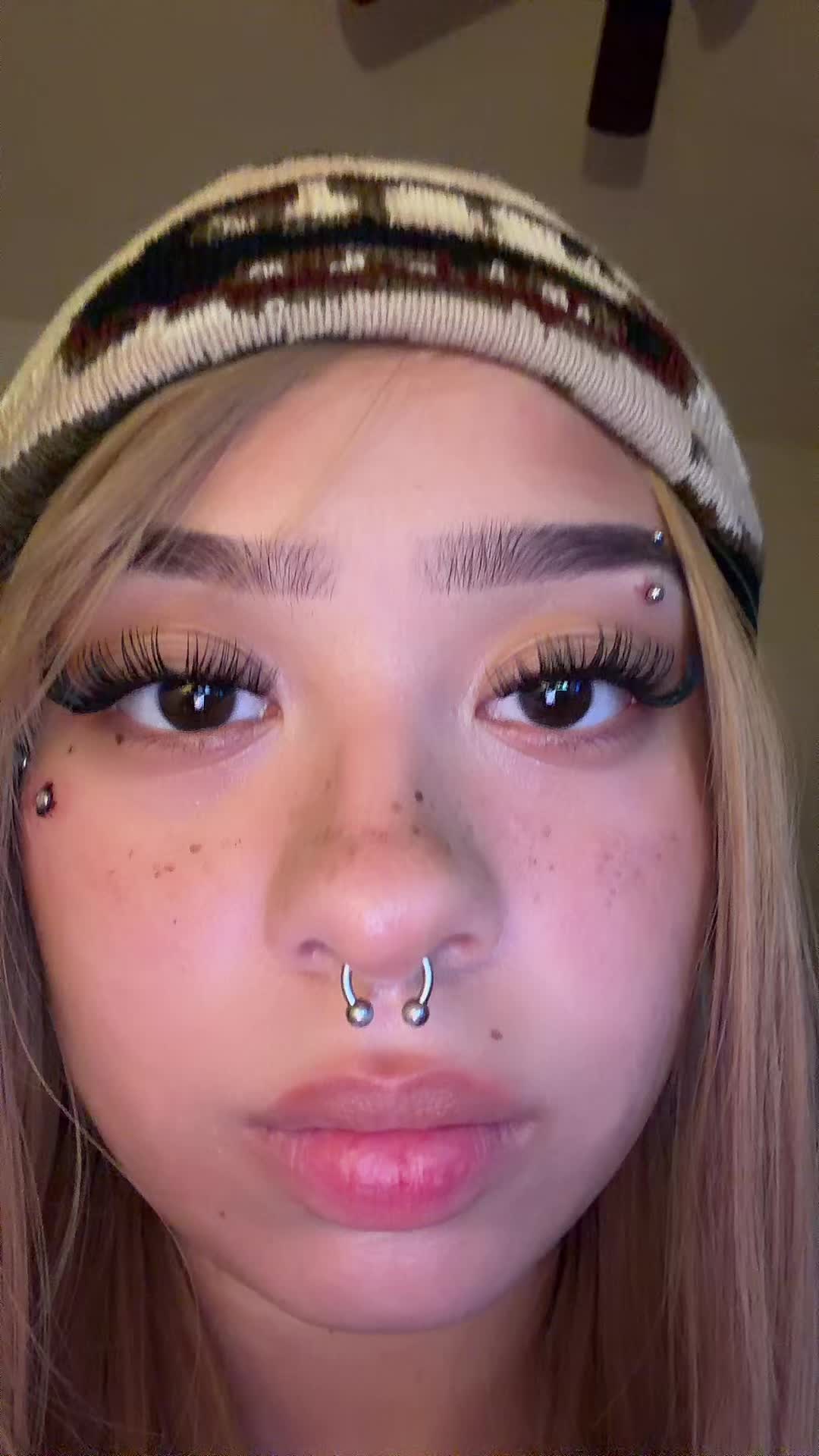 @vi