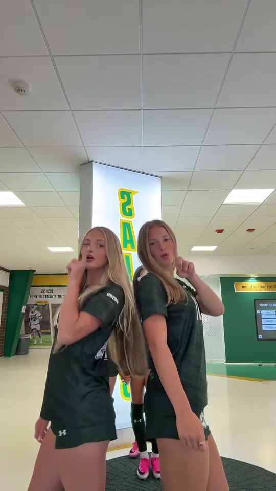 @bellahuttner
