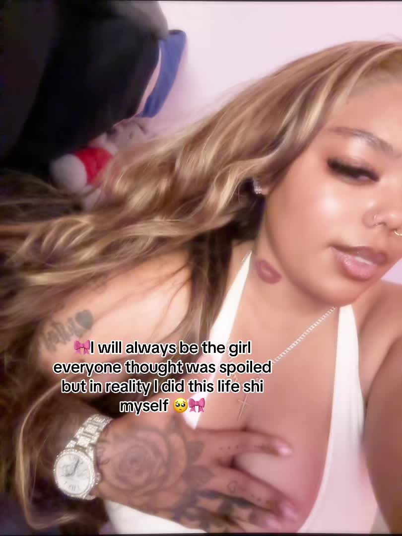 @thelyssarayne