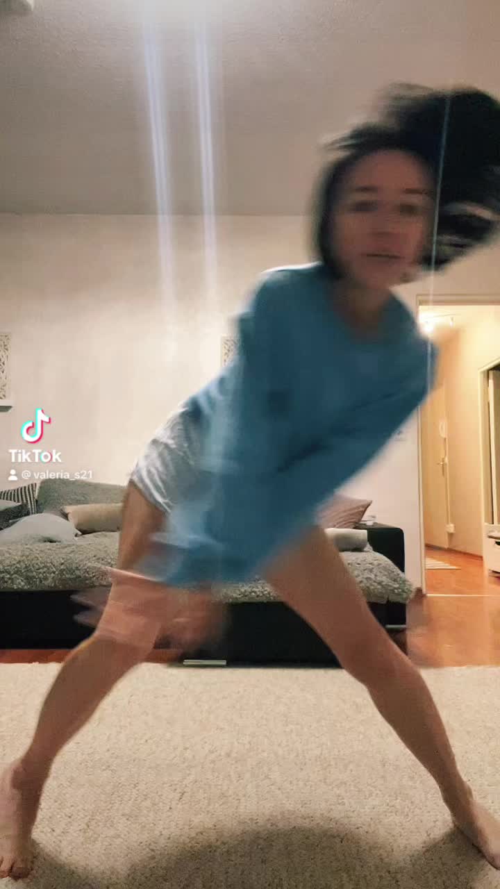 @Valeria_21
