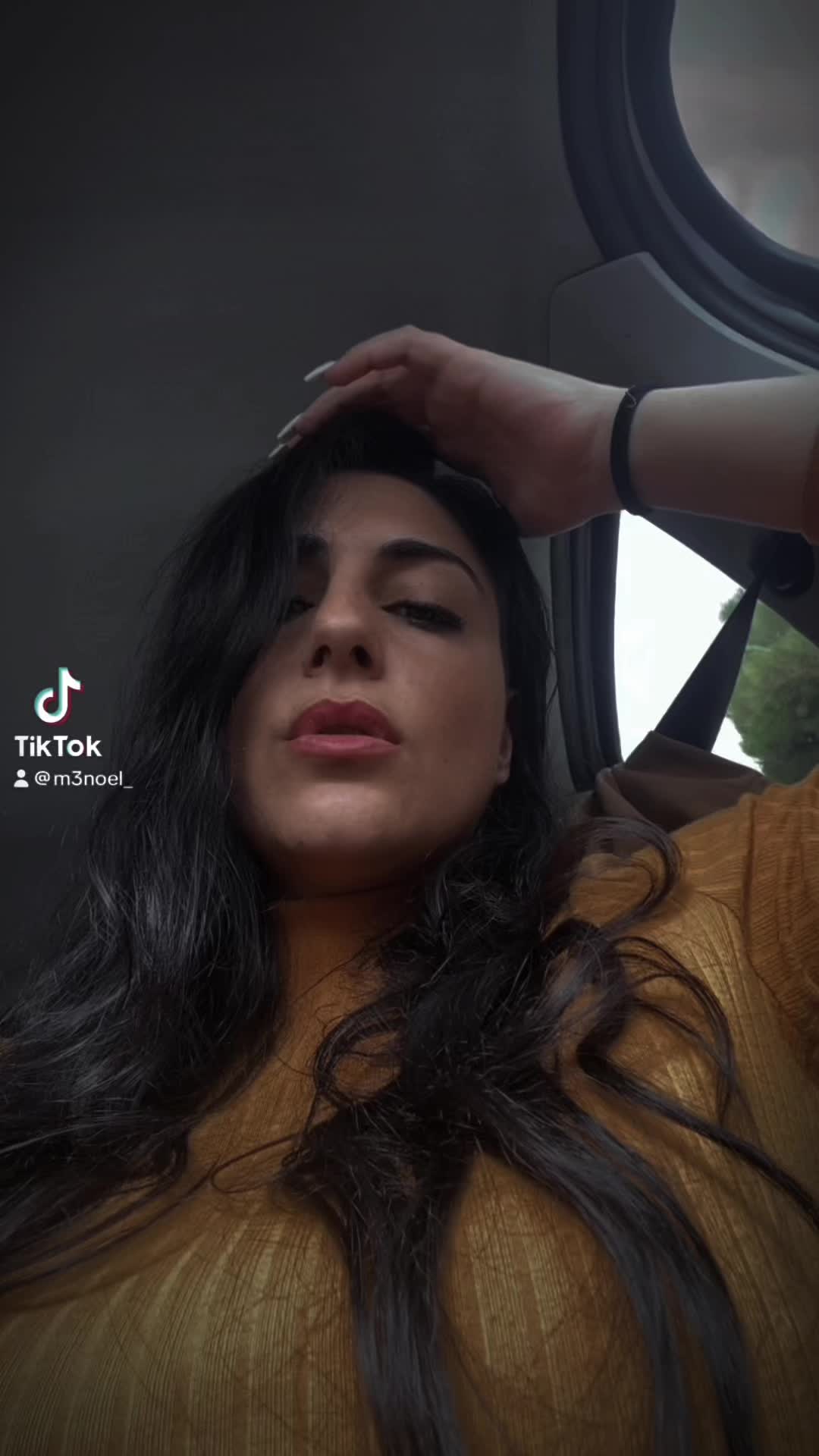 @lalecci_