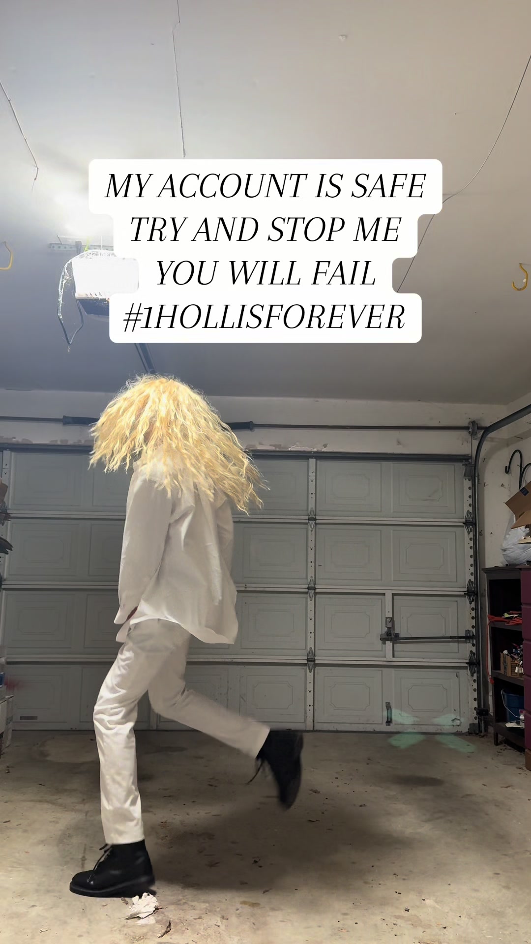 @1hollis