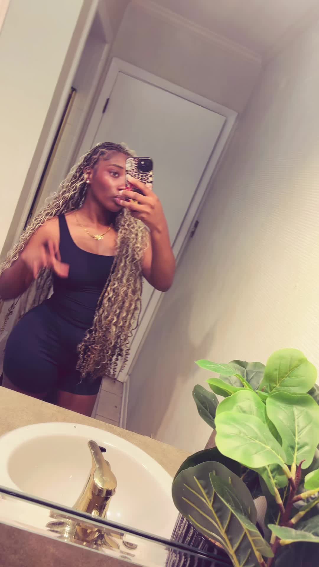 @arieldenyria