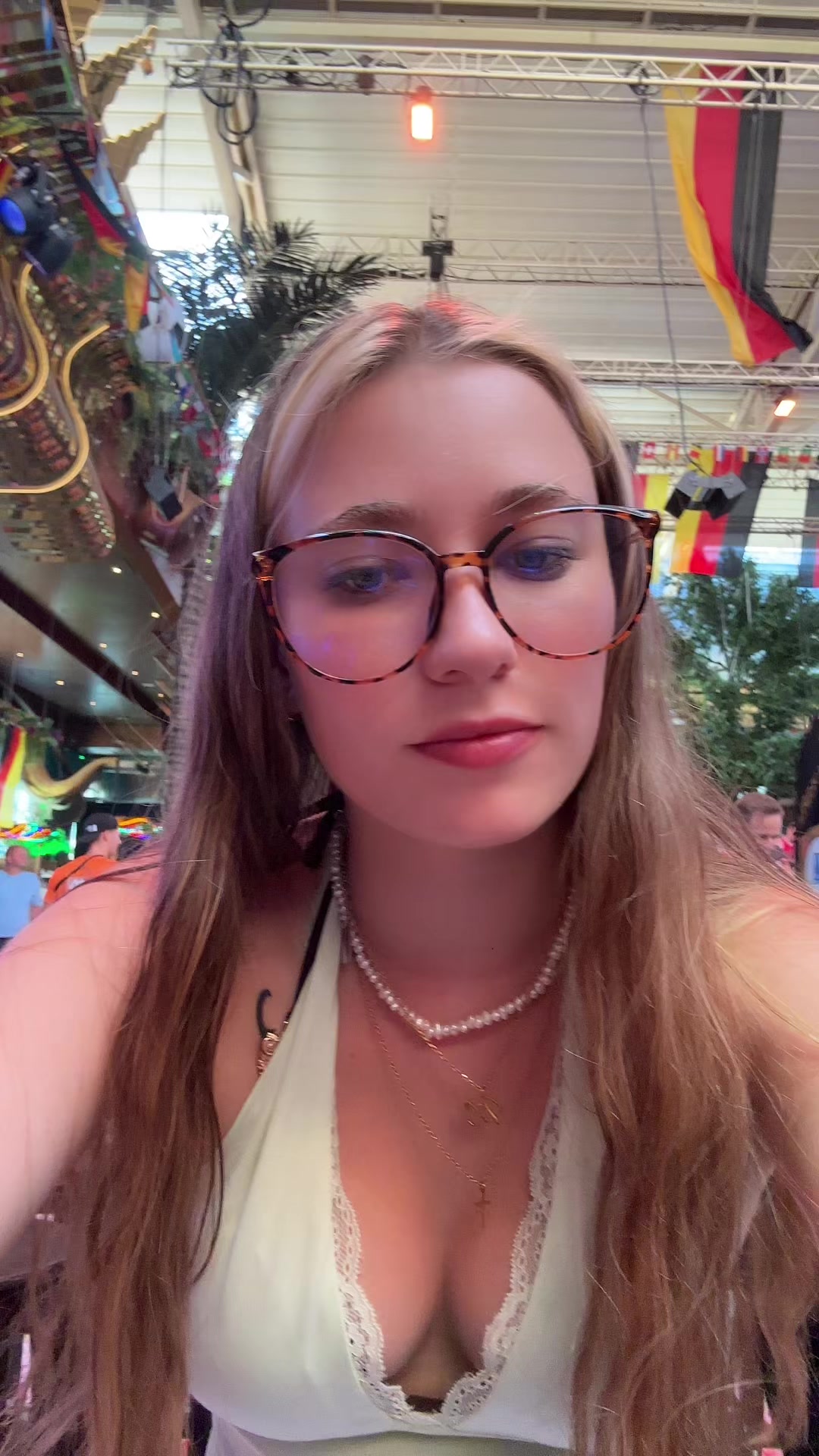@ℳ𝑜𝓃𝒶 🦖