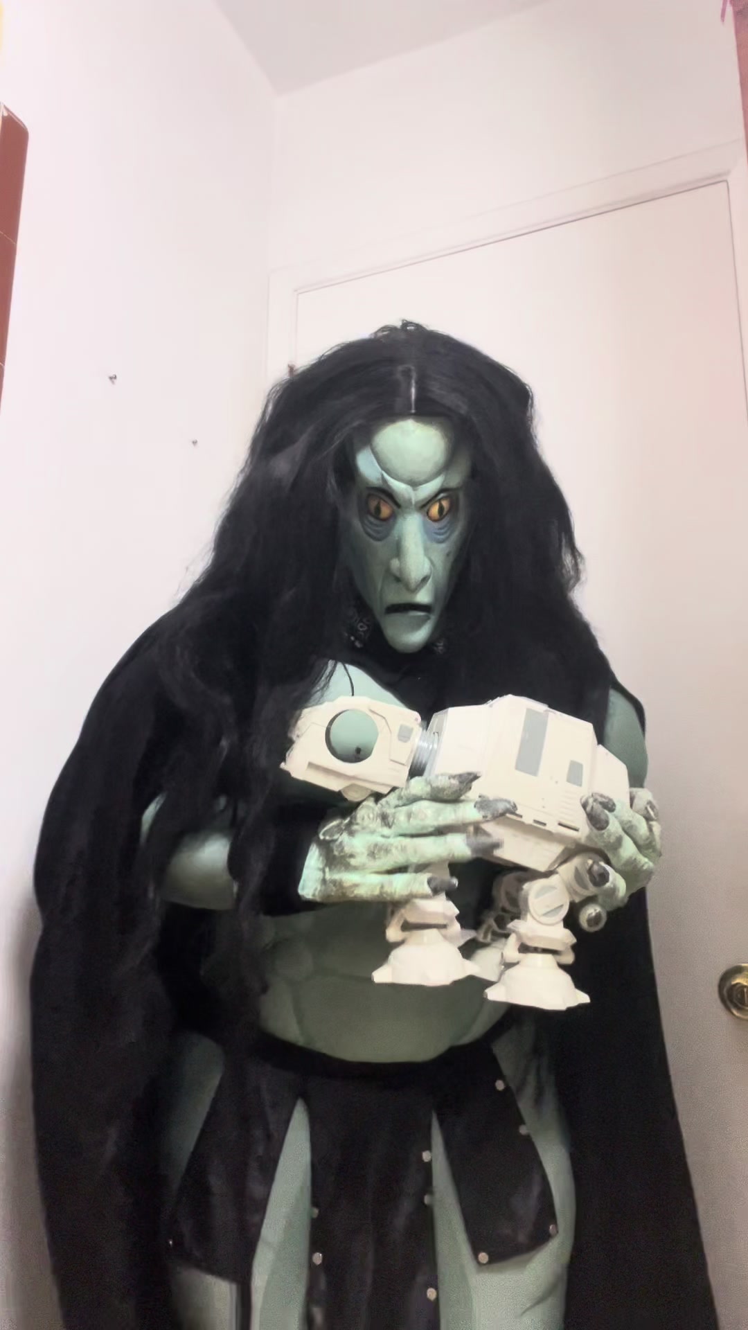 @8footbeast