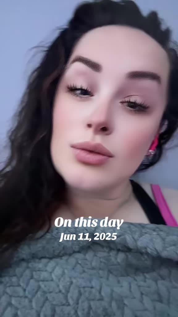 @JustASmallTownGirl🩷💜