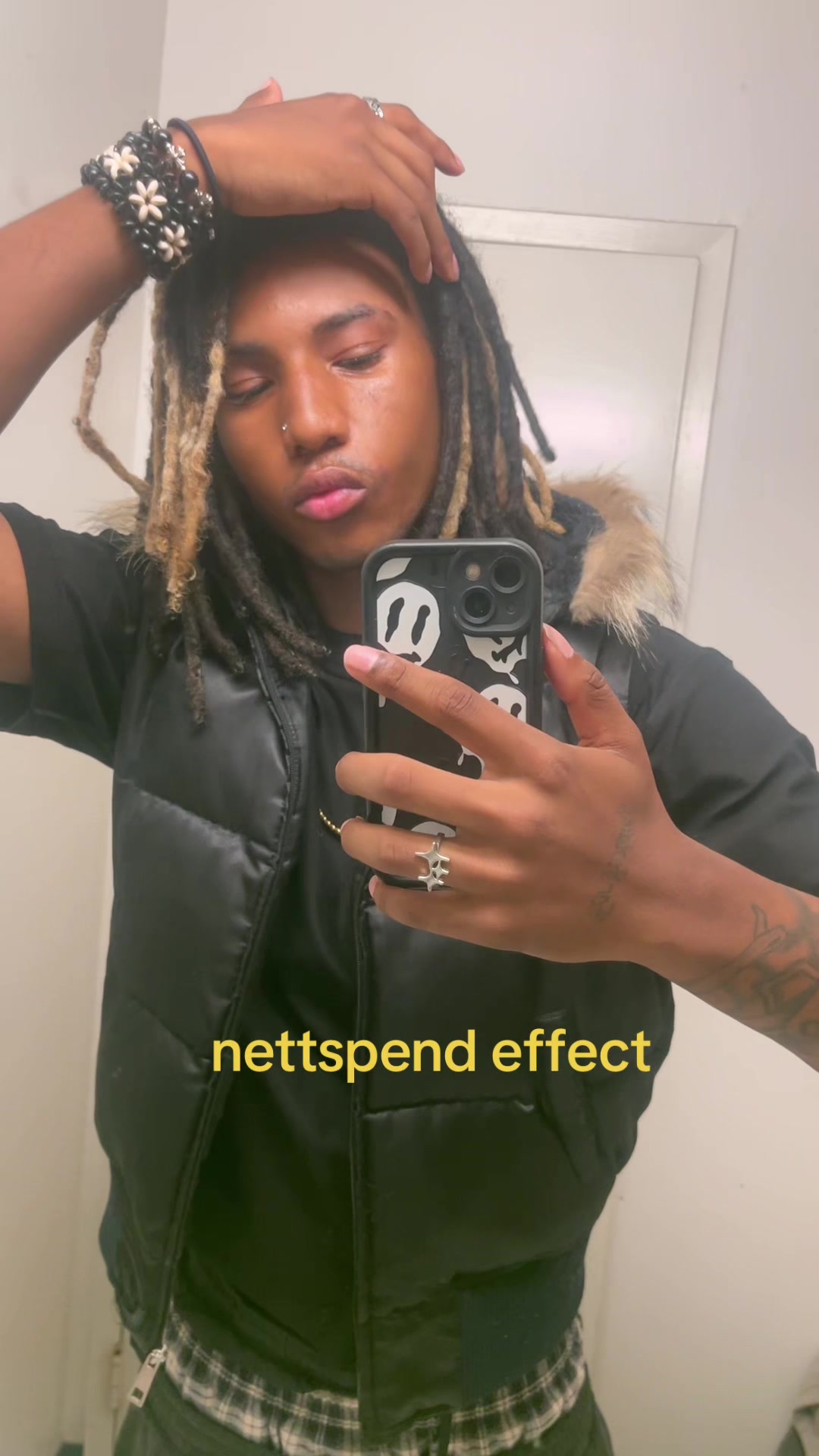 @⃟