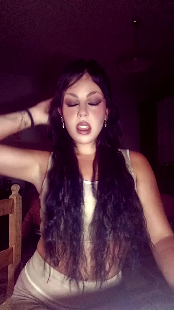 @Violetsaalvatoriii.
