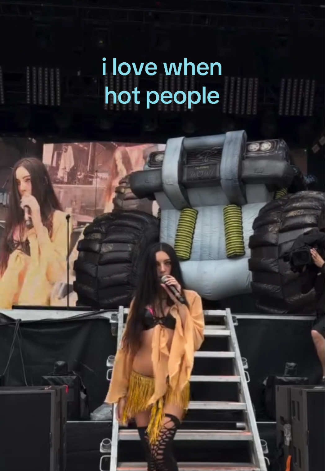 @itsnotbetweenfriends