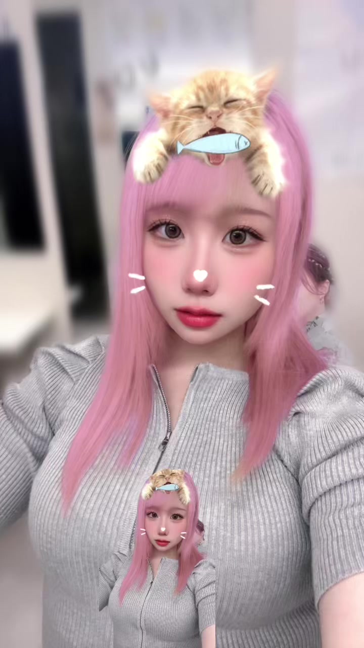 @にこ