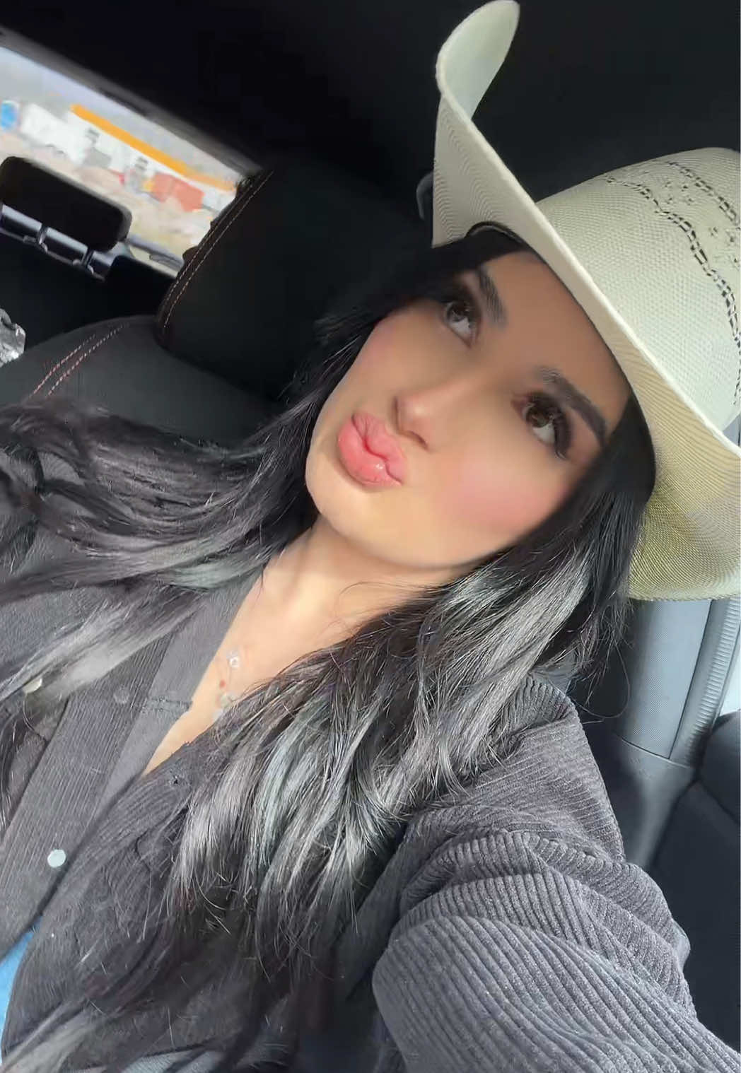 @Kas | Denver Hairstylist
