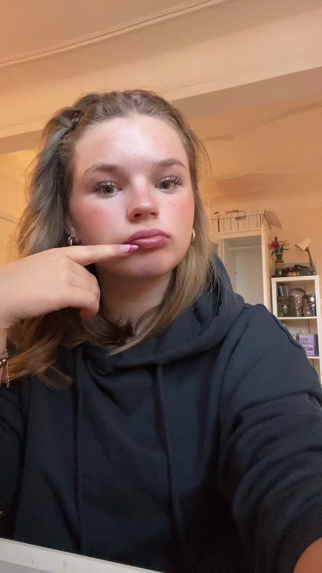 @flo🎞️🎶