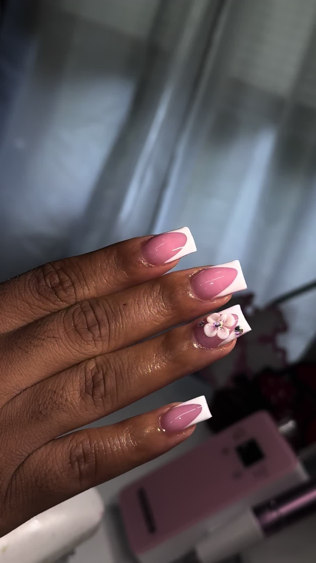 @_baddienailsxo