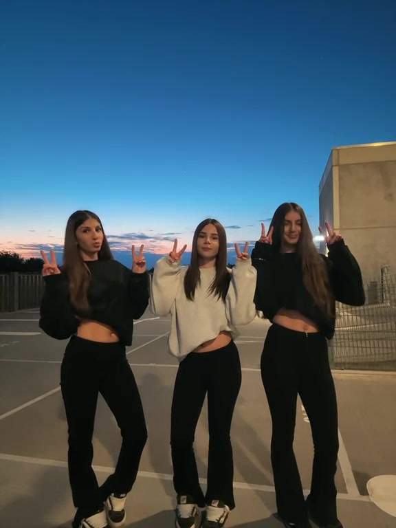@👯&zwj;♀️