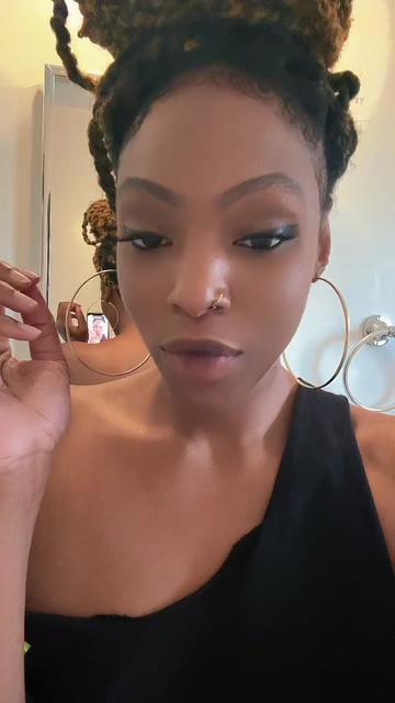 @queenderella1