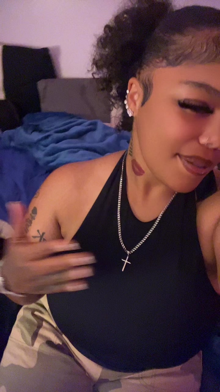 @thelyssarayne