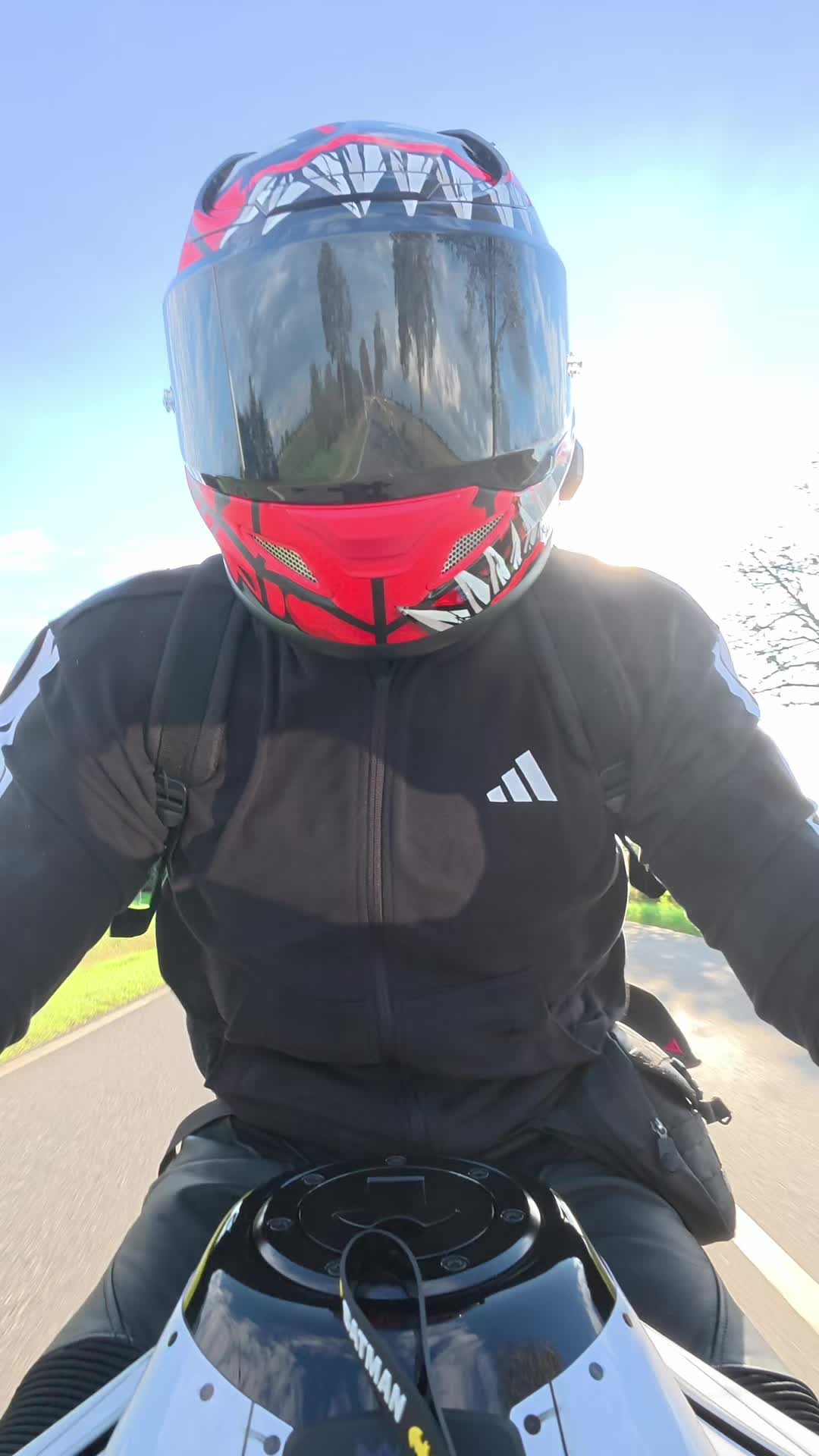 @🏔️🤍🏍️🤳