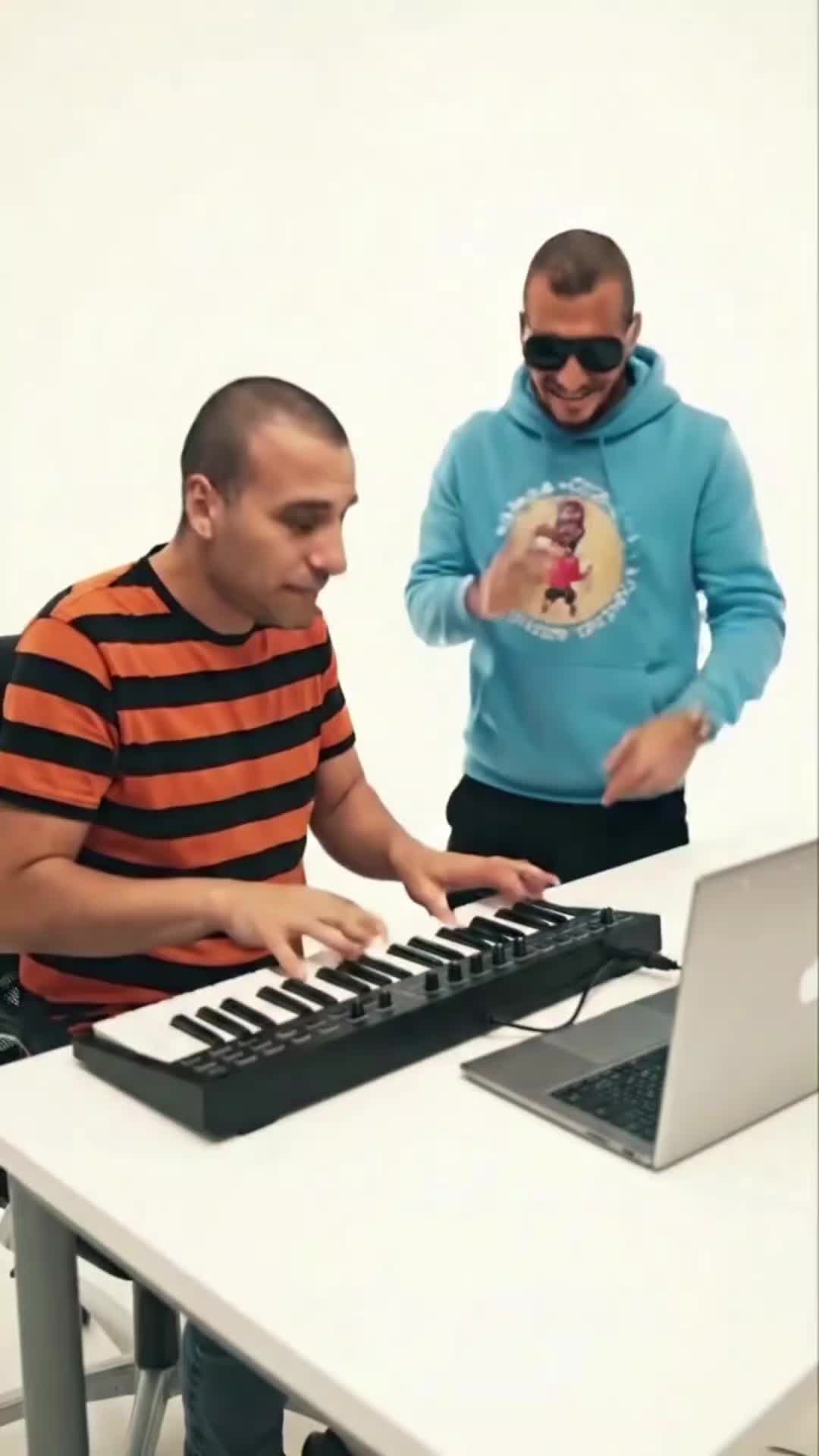 @Io sono ancora quà😎