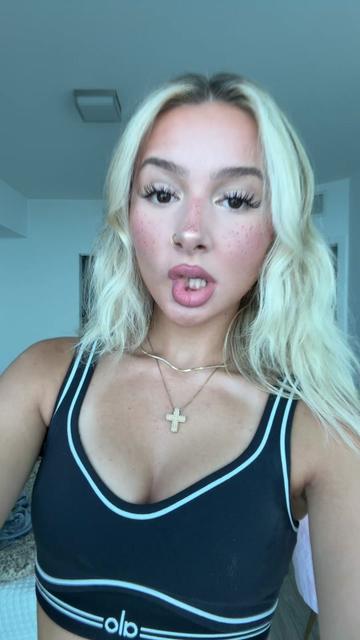 @emily rae โ