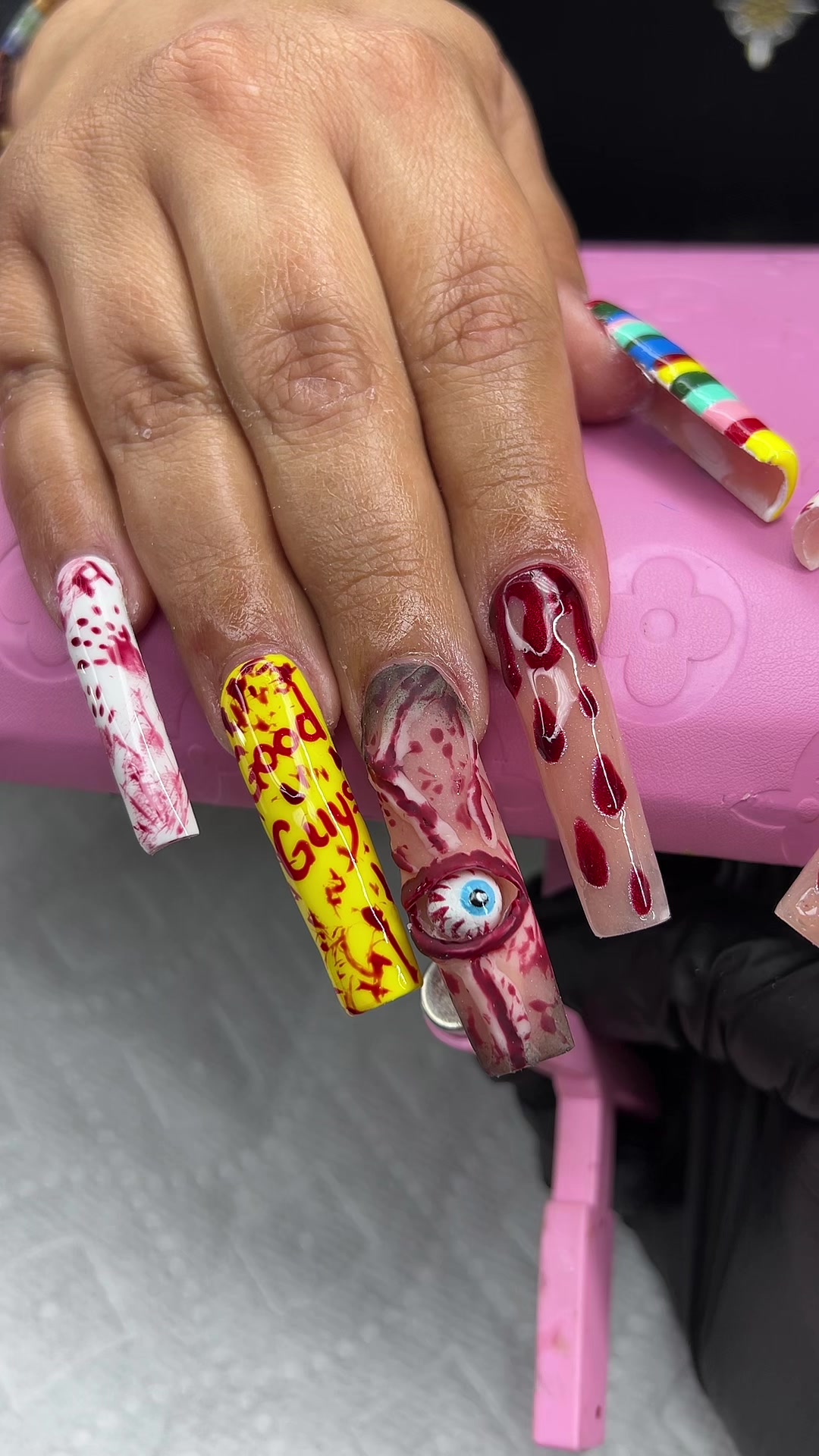 @MiMi 🎨🦋👑🦄