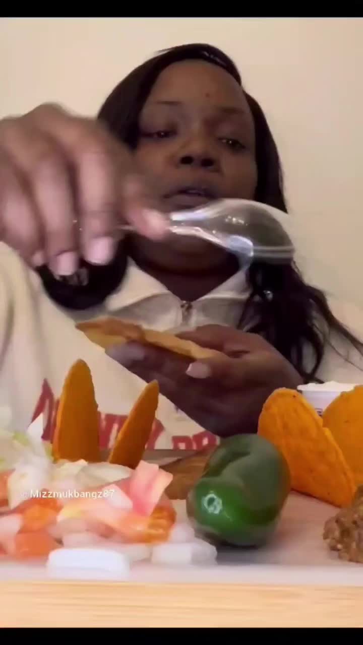 @mizzmukbangz